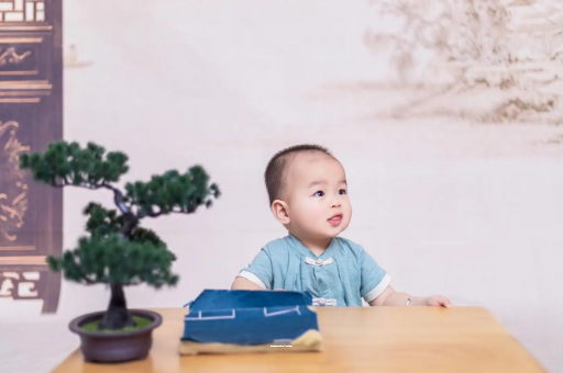七台河宝宝喊肚子疼怎么回事